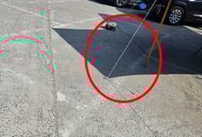 주차장 바닥 구멍 '숭숭'…드릴로 뚫어 텐트 친 '민폐 캠핑족'