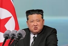 김정은 "미국, 심각한 위협 조성…힘균형 위한 군사기술 조치 실행 "