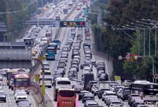 고속도로 귀성길 곳곳 혼잡…"추석 당일 정체는 새벽에야 해소"