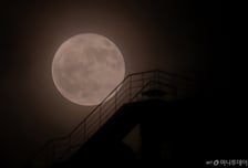 [오늘 날씨] 구름에 가린 보름달…전국 대부분 지역에 '가을비'