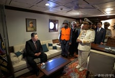 김정은, 신형 구축함 최현호 참관…"주체적 무장력 발전의 증시"