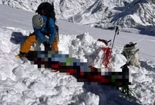 에베레스트 인근 메라피크 한국인 등산객 1명 사망…시신 수습