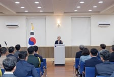 강경화 주미대사 "한미동맹은 실용외교 근간…더 발전시킬 것"