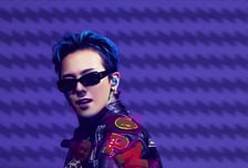 지드래곤, F1 그랑프리 새 역사..6만 5천 인파 운집