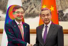 조현 외교장관, 中왕이와 40분 통화…"한반도 비핵화 기여해야"