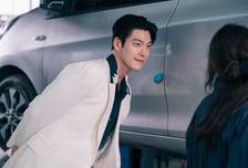 김우빈의 매력 종합선물세트를 다 보여줄지니