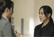 '퍼스트레이디' 유진-이민영, 15년 전에는 같은 편? "사람이 죽었어"