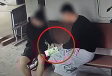 "휠체어 타서 못 따라와"…휴대전화 빌리는 척 돈 뺏은 10대들