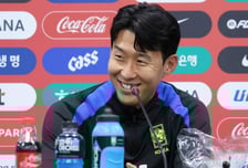 'A매치 최다 출전' 대기록 앞둔 손흥민…"제일 행복한 하루 되길"