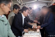 "하루 몇 명? 관심사는?" 새벽 5시, 인력시장 찾은 김민석 총리