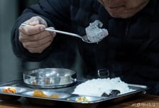 "국민연금 월 50만원 넘었네요" 70만명 날벼락…기초연금 깎였다