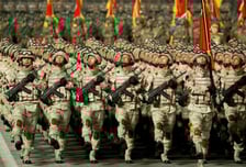 군 "북한 열병식, 오늘 밤 가능성 높아…수만명·미사일 동원"