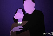 "뽀뽀해봤니, 떡볶이 사줄게"…女초등생 노린 80대 남성, 황당 변명