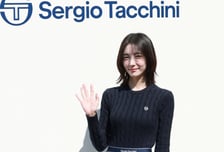 창문에 비친 남성 실루엣…박지현, 열애설 부인 "지인과 여행"