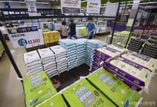 쌀 사려다가 밥맛 '뚝'…치솟은 쌀값에 "조금만 더 버텨보자"