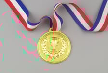 '금메달' 목에 걸고 금의환향?…"선수 아니라 밀수범" 딱걸렸다