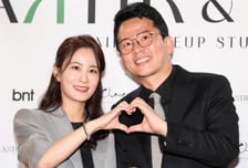 김준호·김지민 결혼식 '축의금 1위' 누구?…1000만원 선물도 눈길