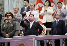 북한 노동당 80주년 심야 열병식…김주애·신무기 등장에 다시 쏠린 눈