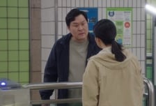 "돈에 미친 괴물"..'달까지 가자' 라미란, 윤경호와 일촉즉발 재회