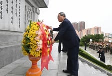 리창 中 총리, 北 내각총리 만나 "긴밀히 단결하자"