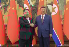 시진핑, 北 김정은에 답전 보내 "북중은 운명 같이하는 이웃이자 동지"