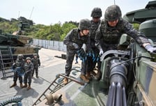 "軍 인력 구조의 심각 균열"…중간급 간부 전역·휴직, 역대 최대치 기록