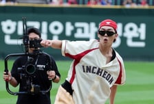 최현욱 시구 논란…시타 아동 엄마 "안전하다 믿었는데 아찔"