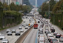 황금연휴 마지막날 귀경길 북적…부산→서울 '4시간 30분'