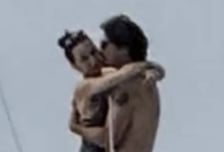 관광객이 우연히 찍은 사진…캐나다 전 총리, 팝스타 열애설 사실로