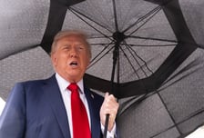 트럼프, "중국 해치려는 게 아니라 도우려는 것"…협상 손짓