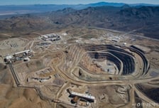 전략무기 다시 꺼내든 중국…"미국 빈틈 메울 기업 주목"-SK