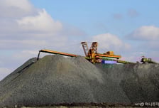 중국 희토류 인질극에 '29% 쑥' 상한가 찍었다…관련주 불기둥