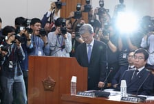 조희대 대법원장 앉혀놓고 여야 격돌…법사위 국감 시작부터 고성