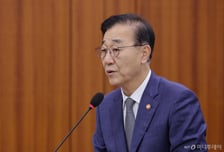 김윤덕 국토장관 "무안공항 참사 유족들, 조사 중단 요청…법적 검토중"