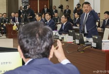 "왜 지X이야" "내란이 지X이지"…국방위, 계엄 놓고 막말 충돌