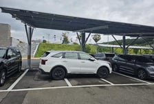 "많이 바빴나" 3칸 독차지한 '가로 주차'…아이도 "저게 뭐야?" 깜짝