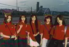 르세라핌, 'SPAGHETTI' 배달원 변신...청춘영화 못지않은 콘셉트 필름