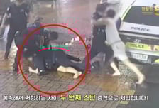 [영상] 경찰 쓰러뜨려 짓누른 거구의 남성…결국 테이저건 맞고 꽥