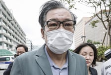 '건진법사' 전성배 "샤넬백·그라프목걸이 받아 김건희 전달 인정"