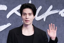 집 찾아오고, 항공기 따라 타고…이동욱 측, 사생팬에 "법적 대응"