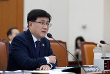 "한다는 거냐, 안한다는 거냐"...새 원전 확답 피한 기후장관에 野 질타