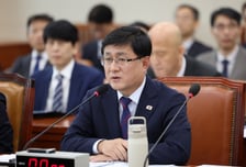 기후부 출범 첫 국감… 김성환, 신규원전 건설 '신중모드'