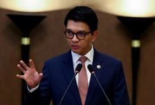 Z세대 시위에 해외 도피한 마다가스카르 대통령, 결국 탄핵