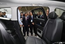 [사진]'아이오닉9' 살피는 내빈들