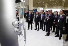 [사진]'스마트에너지플러스' 소형모듈원전 살펴보는 내빈들