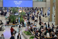 [단독]캄보디아행 여객기 탑승구 앞 경찰 4명 배치…의심자 '불심검문'