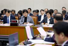 정은경 "자살유발정보, 모니터링 인력·기술 강화"