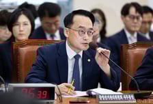 與 "계엄군 왜 고발 조치 안 하나"…선관위 "검토해보겠다"