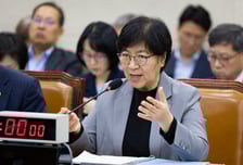 정은경 장관 "창고형약국·위고비 오남용·원외탕전 문제, 개선안 마련할 것"