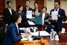 민주당, 대법원 찾아가 "이재명 대통령 재판 자료 내놔"…조희대 불출석